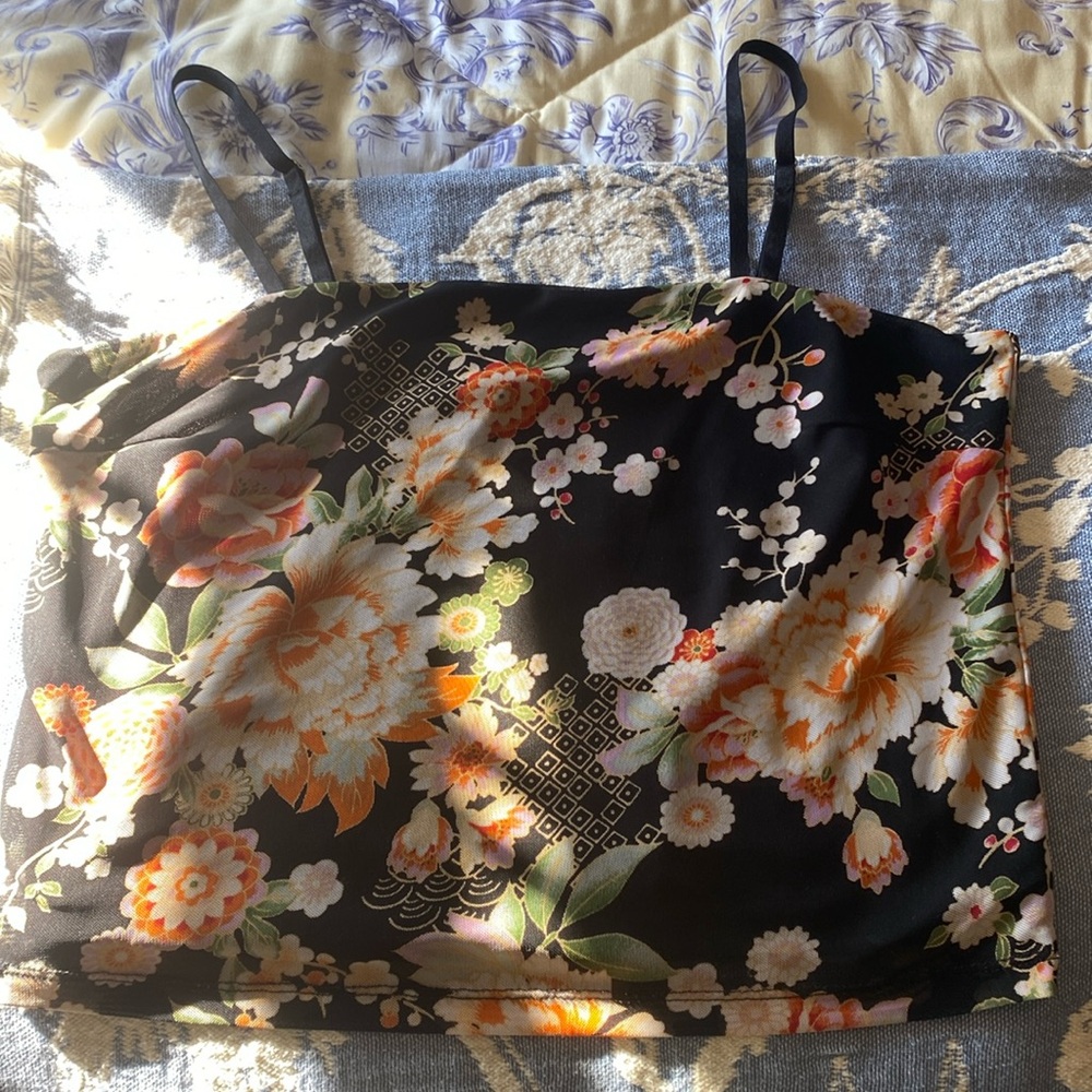 Forever 21 black floral print crop top size m